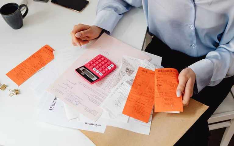 Data otrzymania faktury w KSeF a prawo do odliczenia VAT. Kiedy ująć podatek naliczony?
